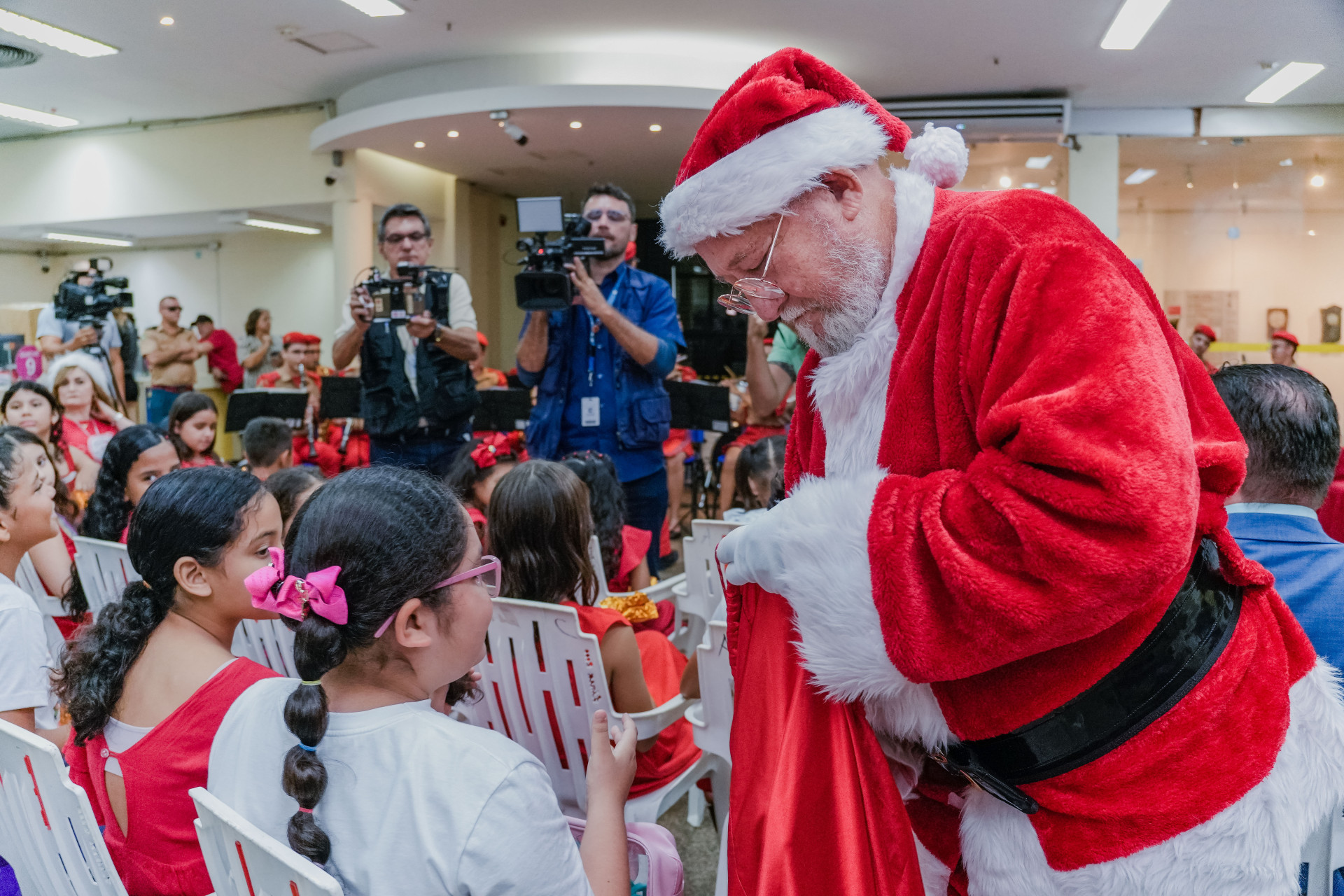FORTALEZA-CE, BRASIL, 06-11-2024: Lançamento da campanha Papai Noel dos Correios. (Foto: Fernanda Barros/ O Povo)