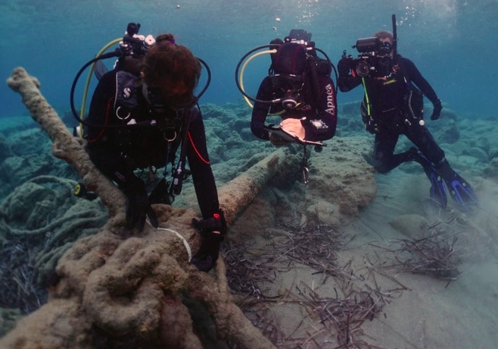 A equipe descobriu dez navios naufragados no total, de diferentes épocas. Geólogos, mergulhadores profissionais, engenheiros e historiadores estiveram envolvidos na pesquisa.