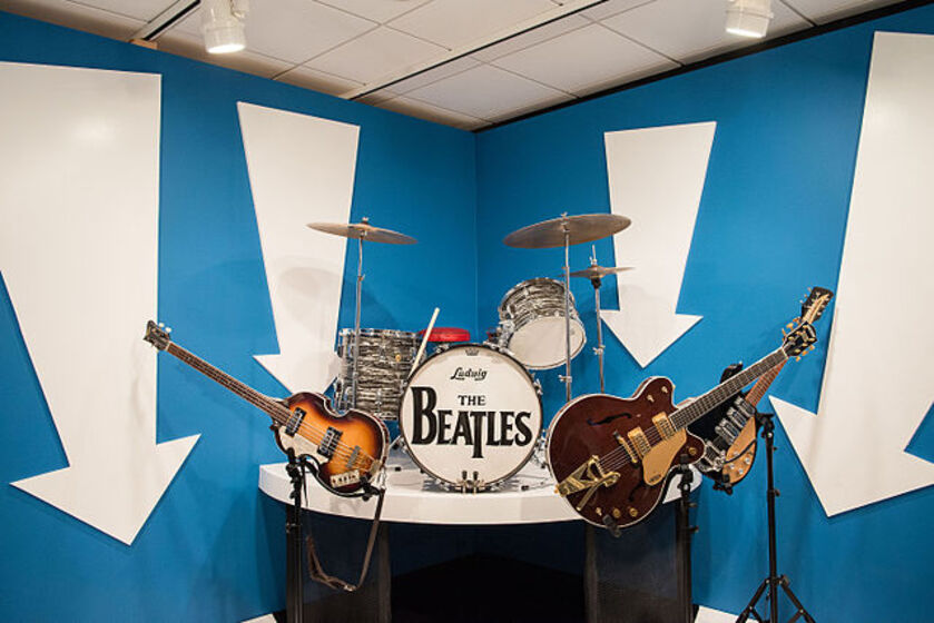 Com as canções From Me to You e She Loves You, do segundo álbum, intitulado With The Beatles, iniciava-se a Beatlemania na Inglaterra, com a banda presente nas rádios e tvs e atraindo o grande público cada vez mais.She Loves You foi o primeiro single a vender um milhão de cópias.