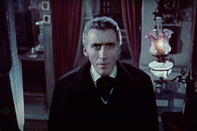 Christopher Lee - Um dos nomes mais respeitados do cinema, o britânico Christopher Lee, nascido em Londres, morreu em 7/6/2015 aos 93 anos.  Foi ator, cantor e militar, servindo na Segunda Guerra Mundial. Famoso também como Saruman, de Senhor do Anéis, ele foi Drácula em quase 10 filmes, entre 1958 e 1976. 