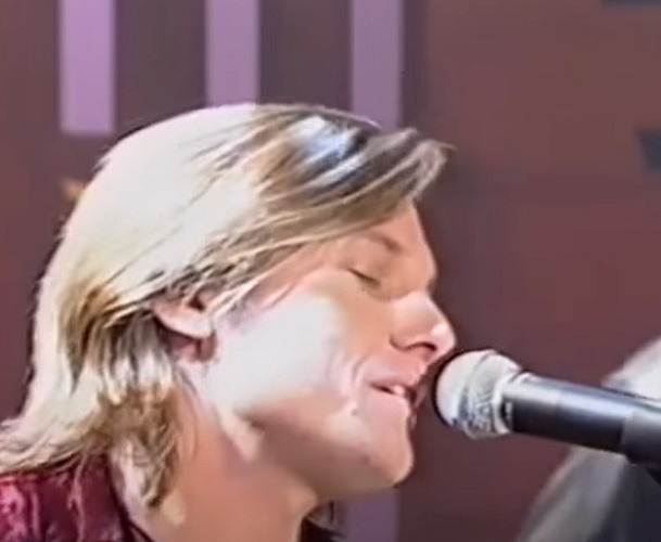 Com apenas 16 anos, já se apresentava em clubes na Austrália. Sua primeira banda, The Ranch, ganhou alguma notoriedade, mas Urban decidiu seguir carreira solo.