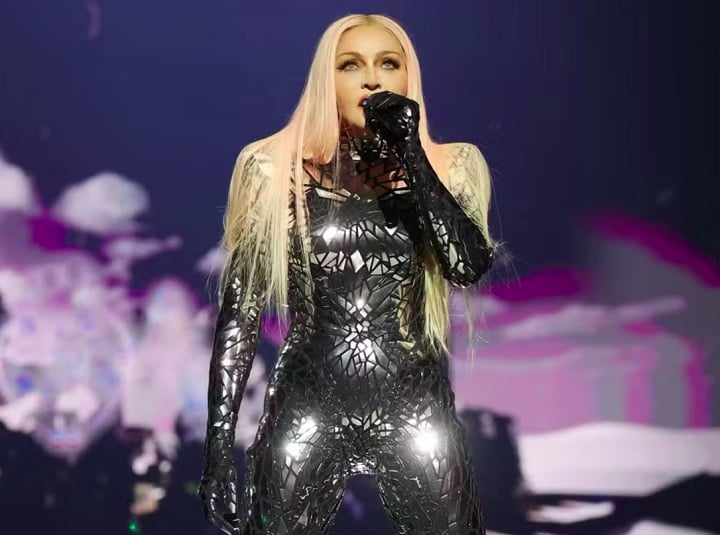 Madonna encerra na praia de Copacabana a turnê “The Celebration”, que marca os 40 anos de carreira da Rainha do Pop. 
