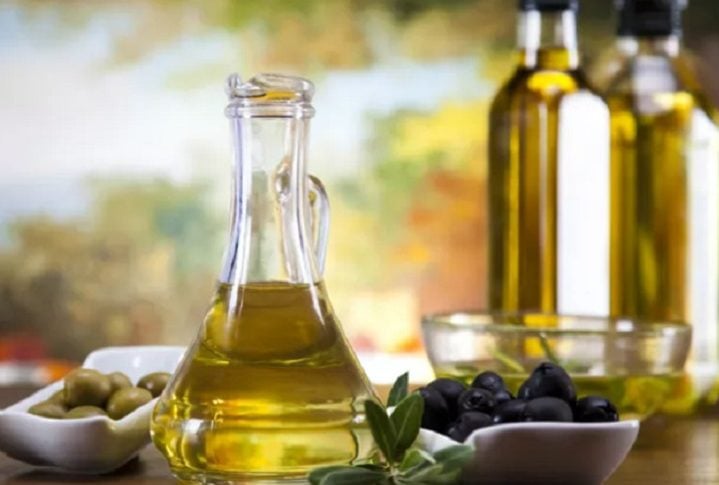 Luz, oxigênio e calor são três dos principais fatores fatores que aceleram a deterioração de um azeite.