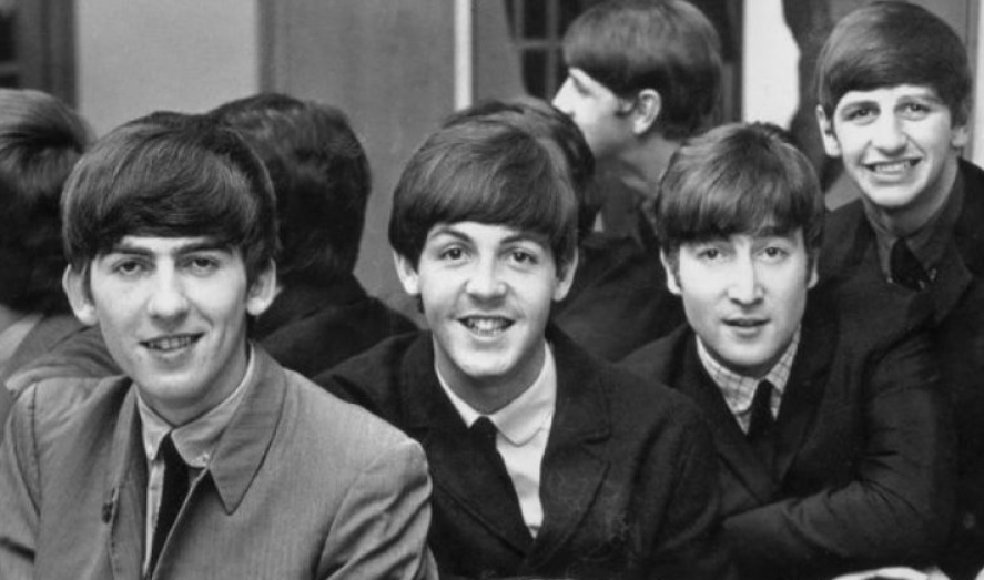 Em julho do mesmo ano, o segundo filme estrelando os Beatles, Help!, foi lançado. Ele acompanhou o lançamento do álbum homônimo, que serviu como trilha sonora. A banda também contou com um desenho animado e foi a mais bem sucedida da história da música.