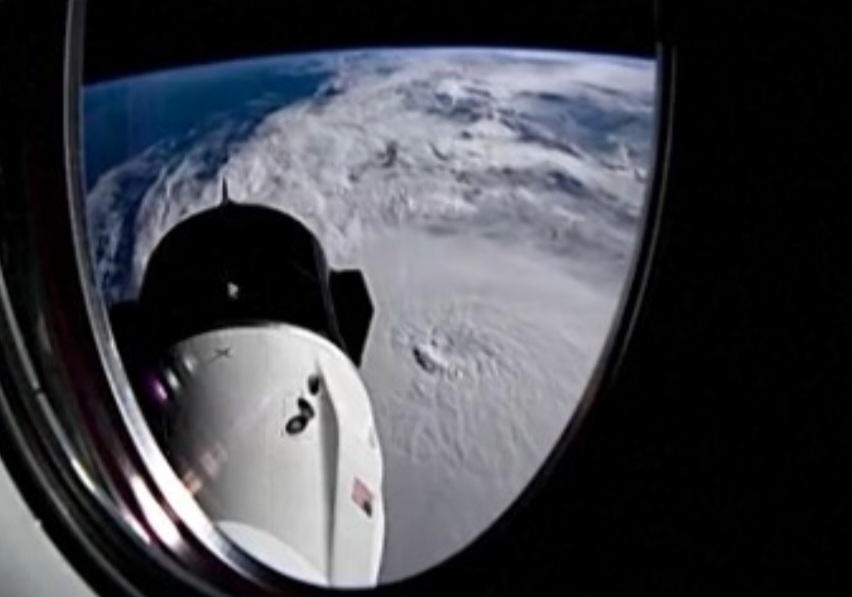 O Milton evoluiu em velocidade recorde para esta época do ano. Era tormenta tropical no dia 6/10), passou para furacão de categoria 2 no dia 7 e pulou três categorias em 4 horas, atingindo a escala máxima de 5. E avança em direção à Flórida 