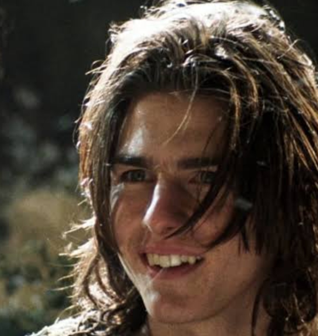 Cruise gravou A Lenda quando.tinha 22 anos. Antes ele havia atuado apenas em cinco filmes, sendo em Negócio Arriscado (1983) o seu primeiro papel de destaque. 