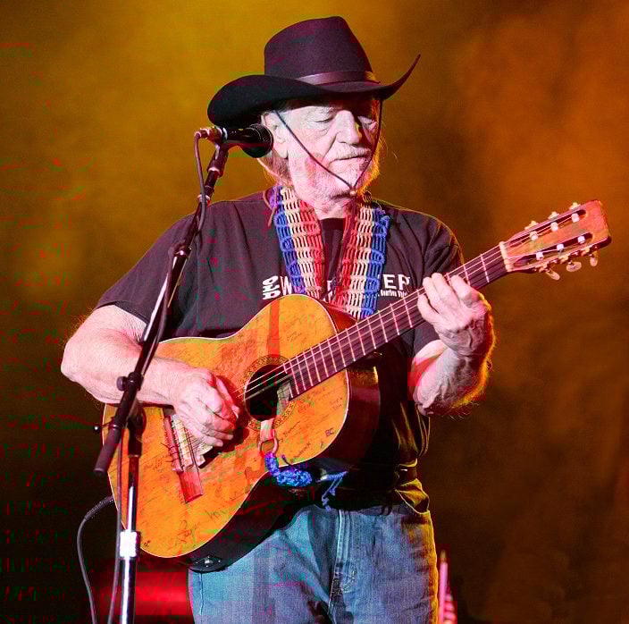 Willie Nelson, 91 anos: Lenda da música country americana, ainda grava álbuns e se apresenta. Em agosto/24, ele anunciou seu 76º álbum solo de estúdio.