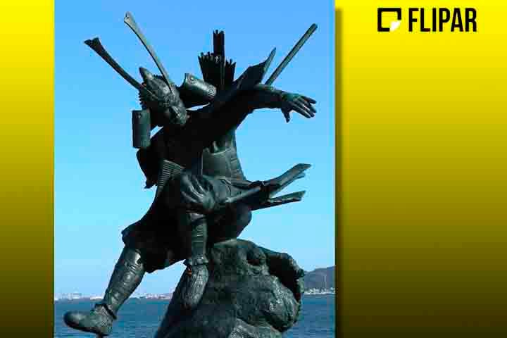 Nas batalhas, quando derrotados os samurais cometiam o haraquiri, ou seppuku, um ritual de suicídio em que rasgavam o ventre com uma faca de forma lenta e dolorosa. 
