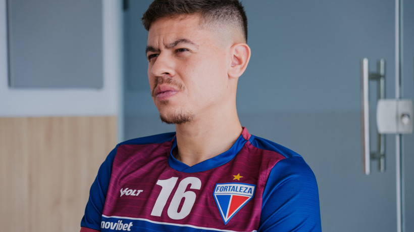 FORTALEZA-CE, BRASIL, 07-11-2024: Entrevista com Matheus Rossetto, volante do time Fortaleza. (Foto: Fernanda Barros/ O Povo)