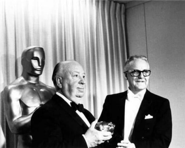 Apesar de ser nomeado cinco vezes ao Oscar de Melhor Diretor, Hitchcock nunca ganhou. Ele recebeu um Oscar honorário em 1968 por sua contribuição ao cinema.