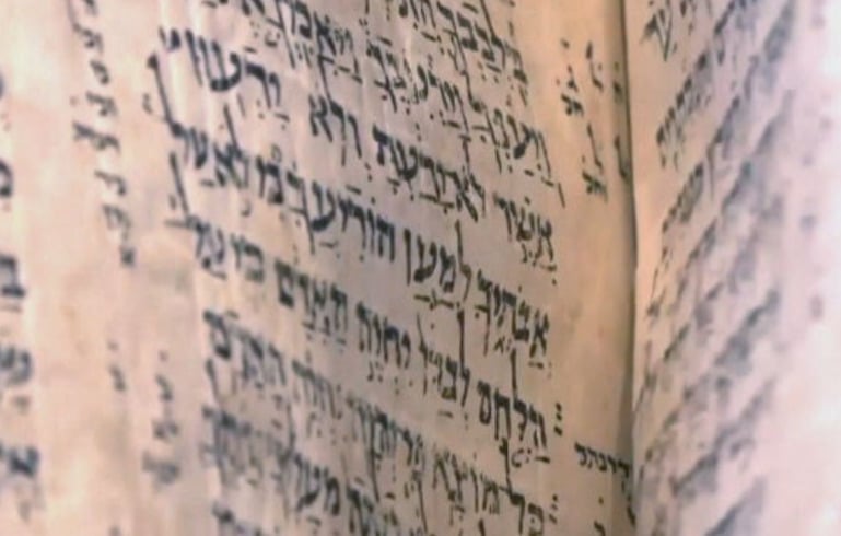 Só assim é possível ter uma compreensão correta do texto. Palavras que significavam algo lá atrás, quando chegam aqui já não significam mais. Mas o que está no original permanece para sempre