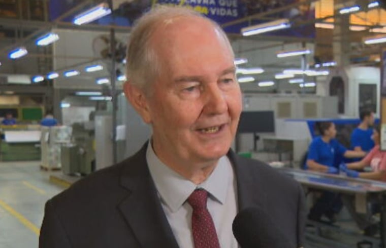 De acordo com o reverendo Erní Seibert, diretor da Sociedade Bíblica do Brasil, o centro de produção envia Bíblias para mais de 100 países em mais de 80 línguas. Ele ressalta que o destino é variado, incluindo hospitais e prisões onde o livro sagrado pode servir de apoio emocional. 	