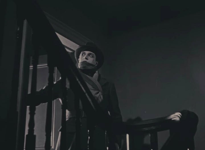 A primeira grande produção do cineasta, O Pensionista (1927), consolidou sua reputação como diretor de suspense.