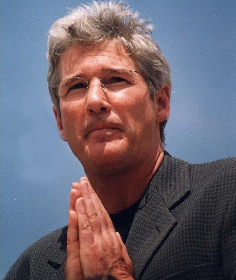 Sua postura em relação aos direitos humanos e sua defesa dos direitos dos tibetanos, por exemplo, resultaram em algumas controvérsias e até na proibição de entrada dele na China.