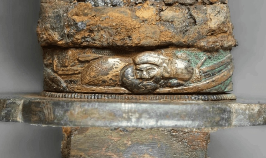 A análise demonstrou que a espada deve ser do período Edo (1603 a 1868). A principal hipótese é de que tenha sido levada para a Alemanha por volta de 1800 como parte de uma missão diplomática. 