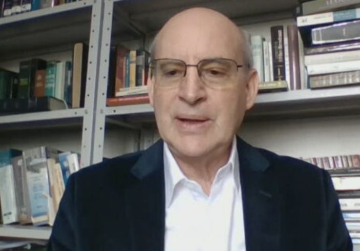 Em entrevista, o teólogo e biblista Renato Gusso destacou que o livro sagrado tem uma linha geral clara apontando o plano de Deus para a humanidade. É o livro mais lido, mais publicado e mais traduzido do planeta. O mais amado e, infelizmente, também o mais odiado, ele disse.  	