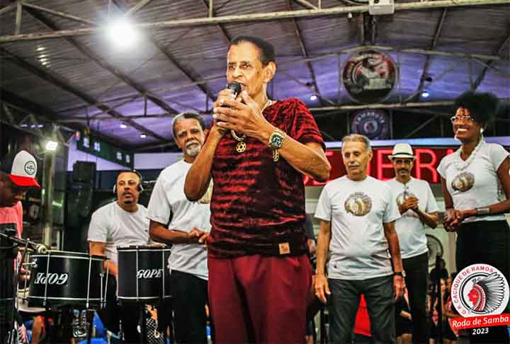 Entre os fundadores do Cacique de Ramos está Ubirajara Félix do Nascimento, o Bira Presidente. Hoje com 87 anos, ele é um estandarte do samba carioca.
