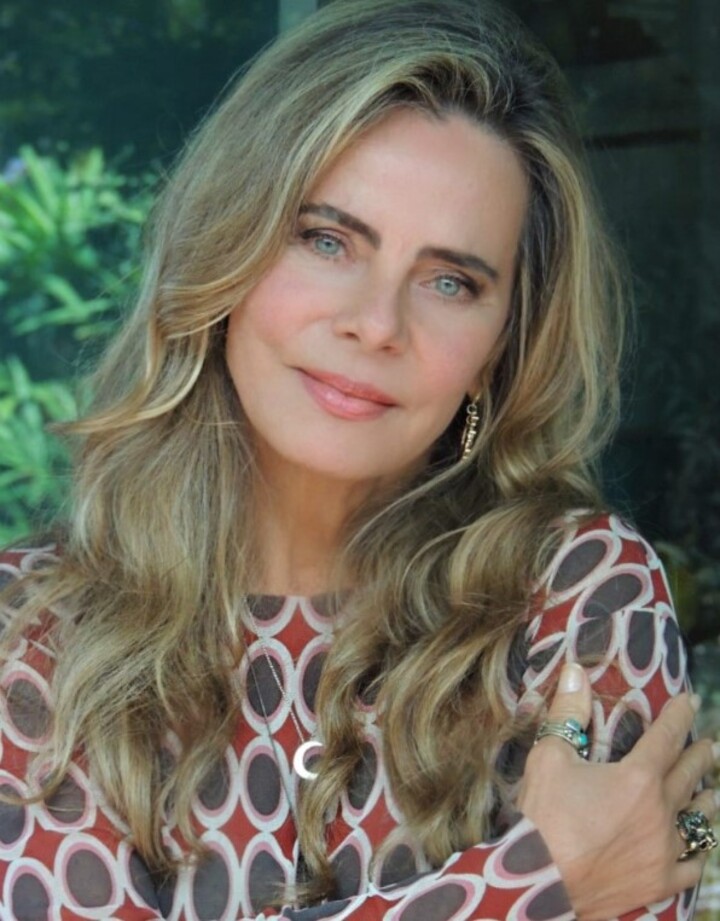 A manifestação do historiador recebeu o apoio de diversas personalidades, entre elas o humorista Marcelo Adnet, a atriz Bruna Lombardi (foto) e a apresentadora Gabriela Prioli. “Os cães ladram e a caravana passa”, escreveu Prioli nos comentários.