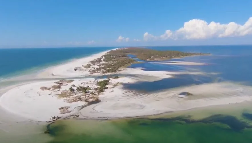 Administradas pela comunidade indígena Guna Yala, as ilhas oferecem contato com a cultura local, além de oportunidades para mergulho e relaxamento em um cenário paradisíaco.