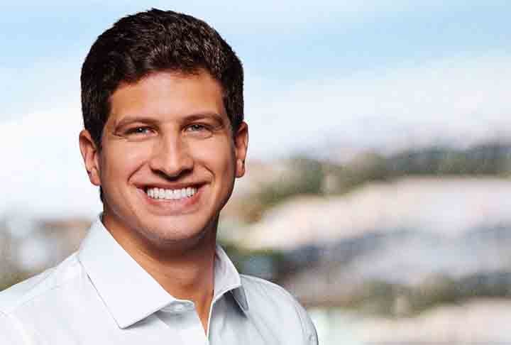 Recife (Pernambuco): João Campos (PSB), de 30 anos, foi reeleito em primeiro turno. Ele é o terceiro prefeito da história da cidade a ser reeleito e bateu um recorde ao receber mais de 725 mil votos, 78,11%.