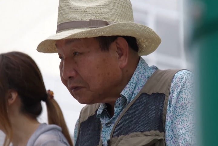 Além disso, as calças apresentadas pelos promotores como prova eram pequenas demais para ele, e não lhe serviram quando as vestiu durante o julgamento.