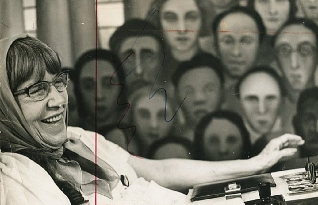 Há quase um século, Tarsila iniciou sua carreira internacional justamente em Paris, o que dá ainda maior simbolismo à retrospectiva de sua obra em terras francesas. 
