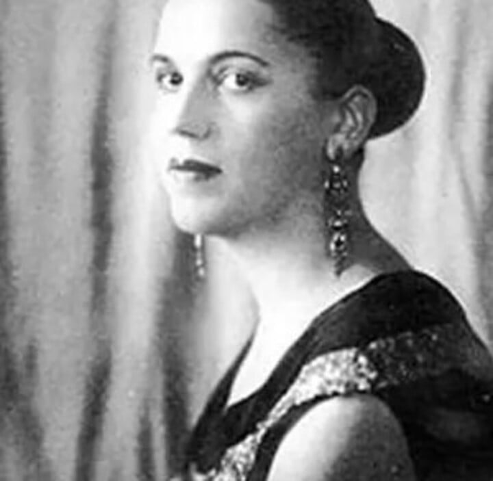 Morta em 1973, aos 86 anos, Tarsila deixou mais de duas centenas de obras, que incluem desenhos, gravuras e esculturas. 
