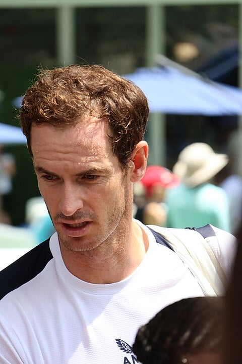 SIR ANDY MURRAY -  Tenista britânico tricampeão de Grand Slam ( US Open 2012, Wimbledon 2013 e 2016),  bicampeão olímpico, em Londres 2012 e Rio 2016, ex- Número 1 do mundo e integrante da lista dos 4 grandes tenistas do século (ao lado de Federer, Nadal e Djokovic) . Sir desde 2017. 


