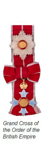 Entender as honrarias inglesas não é muito fácil. O que confunde é que há cinco honrarias diferentes. A maior de todas é a Grande Cruz, ou GBE. Muito restrita e concedida a, no máximo, três pessoas por ano. 