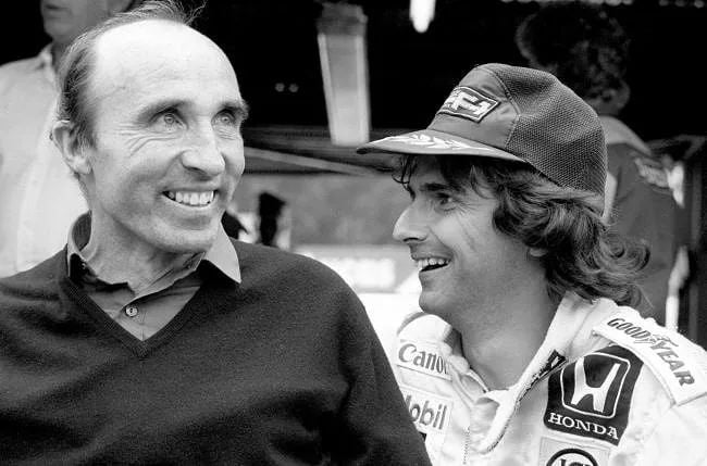 SIR Frank Williams (Morreu em 2021, aos 79 anos) - Frank Williams é um Sir muito ligado ao automobilismo. Foi  piloto no início da carreira, mas sem nenhum sucesso e ainda jovem virou construtor de carros, fundando a mítica Williams, equipe da Fórmula 1. É por este seu trabalho de sucesso que virou Sir, honraria que a realeza britânica concedeu a ele em 1999.