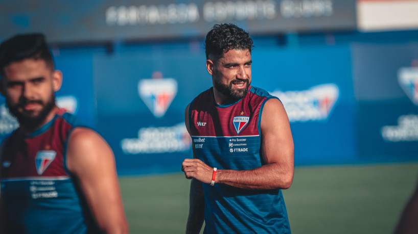Zagueiro Brítez em treino do Fortaleza no Centro de Excelência Alcides Santos 