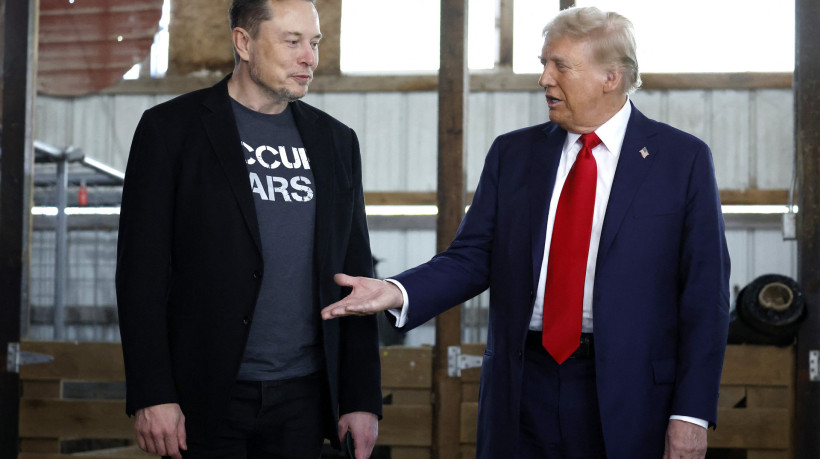 Elon Musk ao lado de Donald Trump durante a campanha