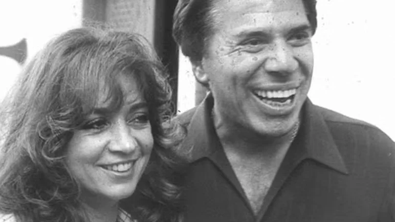 Iris e Silvio se conheceram quando ela tinha 19 anos e ele 37.  Ironicamente, Silvio foi padrinho do casamento de sua futura mulher porque ele era amigo do noivo. O mundo dá voltas. 