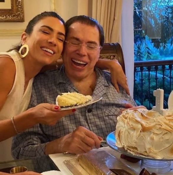 No Dia dos Pais, a ubstituta do pai no Programa Silvio Santos, Patricia Abravanel, compartilhou várias fotos de momentos ao lado de Silvio.