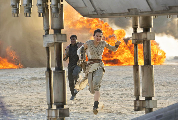 5º lugar: Star Wars: O Despertar da Força (2015) - US$ 2,05 bilhões  - A queda de Darth Vader e do Império levou ao surgimento da Primeira Ordem. Os vilões buscam por Luke Skywalker, e a Resistência tenta desesperadamente encontrá-lo para salvar a galáxia.