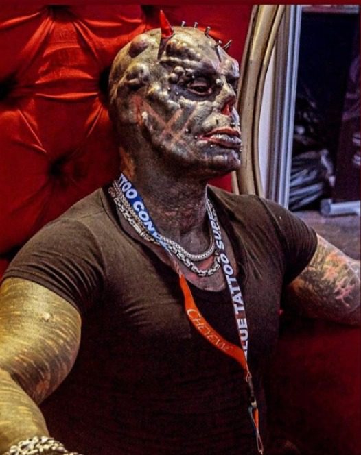 O tatuador paulistano Michel Praddo - que agora se chama oficialmente Diabão - afirmou que ficou com 