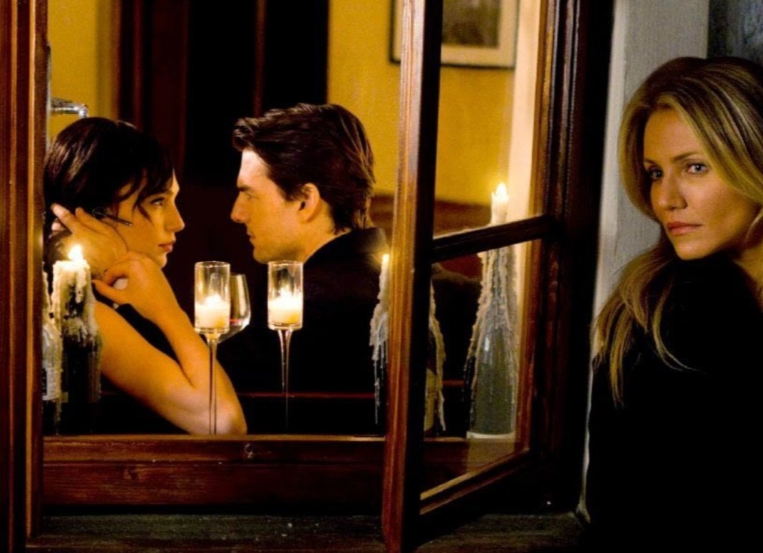 Em 2010, Gadot ganhou um pequeno papel na ação-aventura Encontro Explosivo, com Tom Cruise e Cameron Diaz