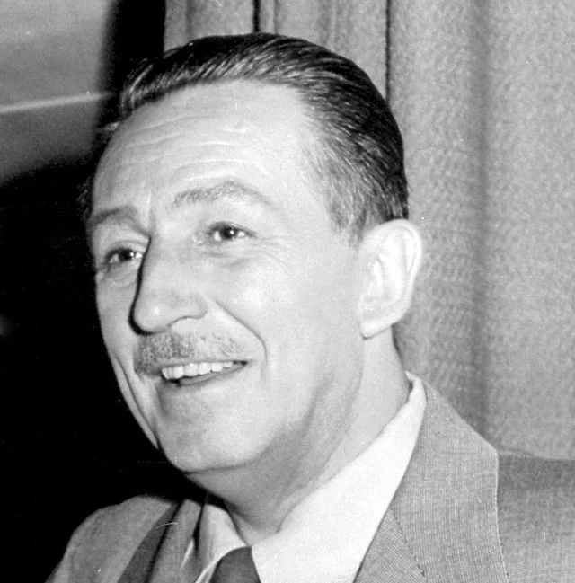 Em Hollywood, Walt Disney conheceu Charles Chaplin e começou a entrar mais profundamente no meio do cinema e na produção de filmes, criando, junto de seu irmão, a empresa Disney Brothers Cartoon Studio
