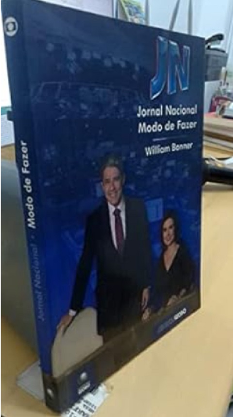 Além de seu trabalho na televisão, Bonner tem sido ativo em outras frentes. Em 2009, lançou o livro Jornal Nacional: Modo de Fazer, em homenagem aos 40 anos do telejornal.