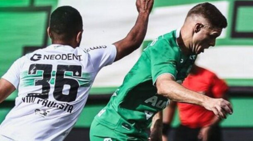 Após primeira etapa repleta de erros, Chape é mais efetiva no segundo tempo e assegura a vitória sobre o Coxa