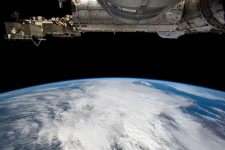 Ele foi membro ativo da Sociedade Planetária (The Planetary Society), organização que ele co-fundou com outros cientistas para promover a exploração espacial e a educação científica.