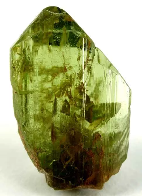 Peridoto- Conhecido como diamante da noite, é uma variedade de olivina, com tonalidades de verde.  Encontrado em basaltos e peridotitos. Hoje sua extração ocorre principalmente nos Estados Unidos, Egito e Brasil. Energeticamente é a pedra da serenidade e do coração aberto, representando a felicidade.