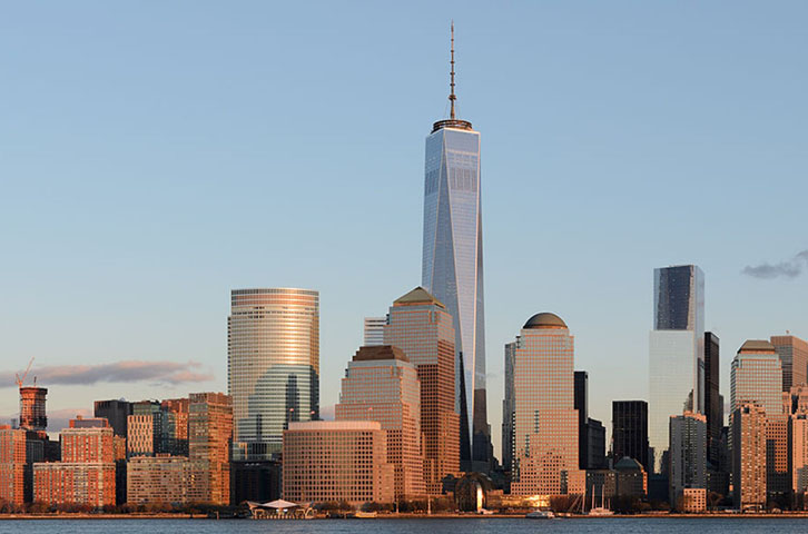 One World Trade Center - Erguido no local onde ficavam as torres gêmeas, destruídas por terroristas em 2001, em Nova York. Tem 541 metros. 