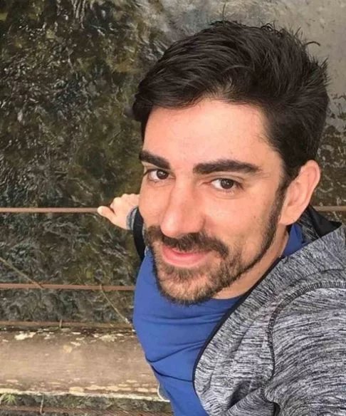 Marcelo Adnet (1981-): Da mesma geração de Tatá, Adnet ficou conhecido nacionalmente no 15 Minutos, da MTV Brasil. De lá para cá, se tornou um dos maiores humoristas brasileiros com participações em diversos quadros e programas de humor. Tem capacidade rara de imitar diversas pessoas com perfeição.