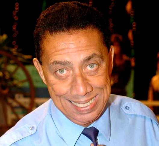 Paulo Silvino (1939-2017): Na década de 1970, consolidou sua carreira como apresentador de televisão com o programa O Planeta dos Homens, que se tornou um marco na história da TV brasileira. Nos anos 2000, protagonizou seu personagem mais famoso, o porteiro Severino, no Zorra Total.