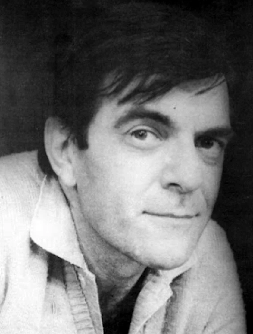 O ator, dublador e humorista Francisco Milani faria 88 anos neste 19 de novembro de 2024. 
Nascido em São Paulo, ele também foi diretor de televisão e político. 

