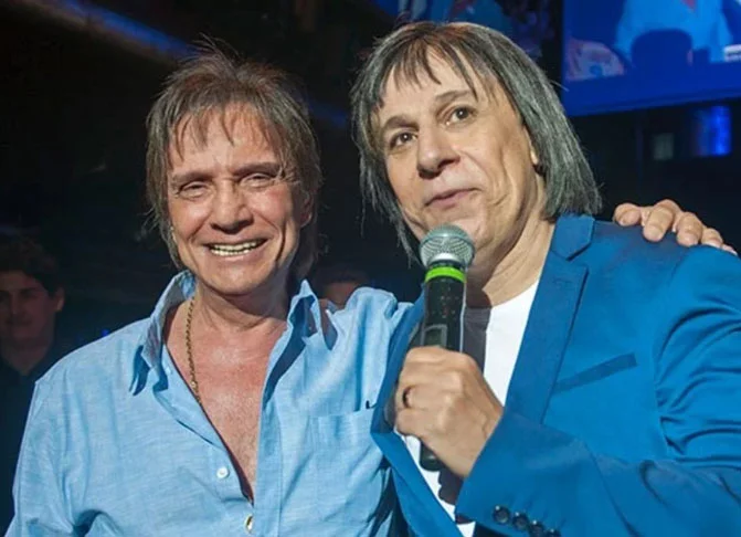 Tom Cavalcante (1962-): Ficou conhecido pelas imitações e pela criação de personagens icônicos, como o João Canabrava, que fez sucesso na Escolinha do Professor Raimundo. Em 1996, viveu o memorável Ribamar, em Sai de Baixo.