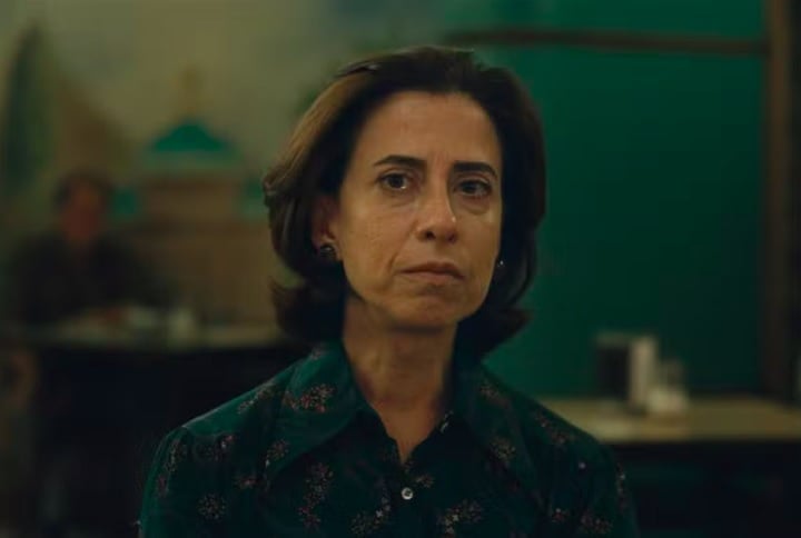 É uma atuação que deve catapultar ela para a temporada de premiações, 25 anos depois de sua mãe ser indicada ao Oscar por Central do Brasil, disse uma crítica do Deadline, um dos maiores sites de entretenimento dos EUA.