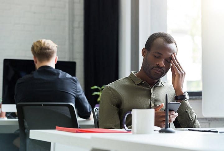 Ela está buscando assinaturas para apresentar uma Proposta de Emenda à Constituição (PEC), que sugere uma redução da jornada de trabalho para um máximo de 36 horas semanais, distribuídas em 4 dias.