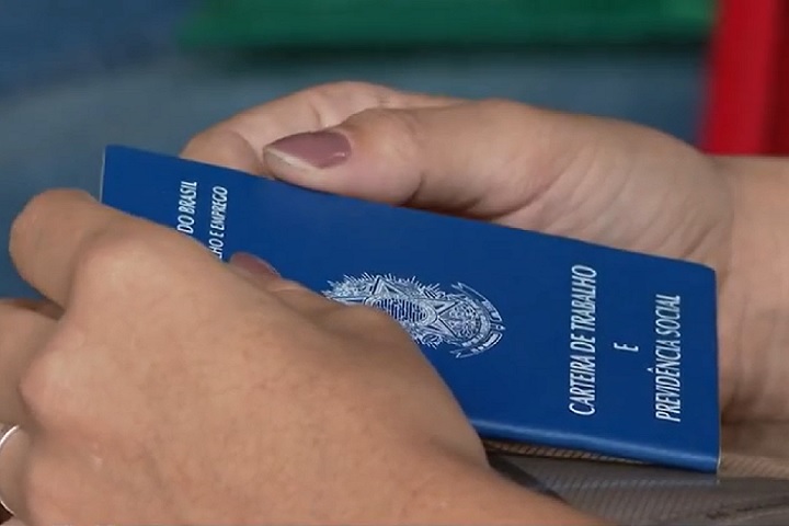 Uma petição feita pelo Movimento Vila Além do Trabalho (VAT) pelo fim da escala 6x1 já ganhou mais de 1,4 milhão de assinaturas online. O FLIPAR preparou um resumo   sobre o tema